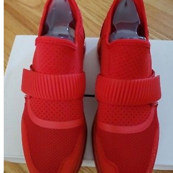 ISO Red Erilisen Sneakers!👀 - Picture 2 of 2
